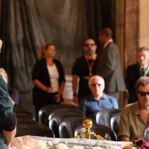 Corpo de Ney Latorraca é velado pelo viúvo, o ator e diretor Edi Botelho, com quem se relacionava há 29 anos