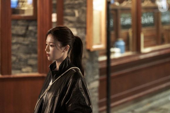 Go Youn-jung revelou que tenta limitar o consumo de carboidratos por dia e tomar muita água. Sua preferência é o arroz integral e a batata-doce