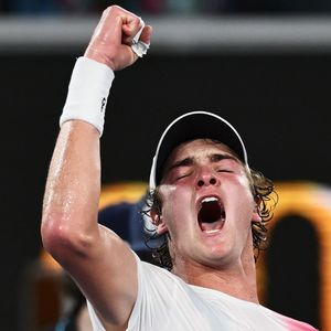 João Fonseca, promessa do tênis brasileiro, conseguiu ultrapassar o jogador de futebol Neymar num importante ranking. Detalhes!