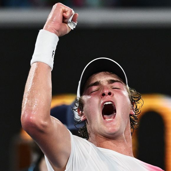 João Fonseca, promessa do tênis brasileiro, conseguiu ultrapassar o jogador de futebol Neymar num importante ranking. Detalhes!