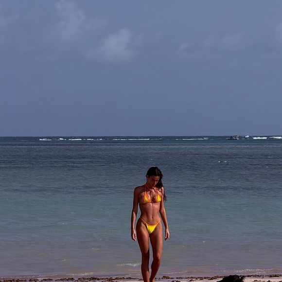 Além do bumbum, corpo mega definido e barriga trincada de Bruna Marquezine levou a web e famosos à loucura