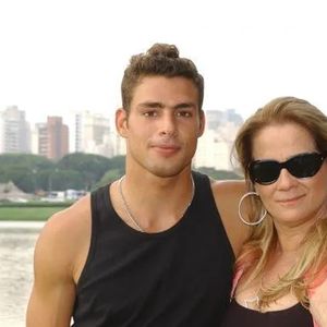 2005: colocando o fim da era 'cabelo comprido' no começo da carreira, Cauã Reymond viveu Mateus Güney em 'Belíssima'