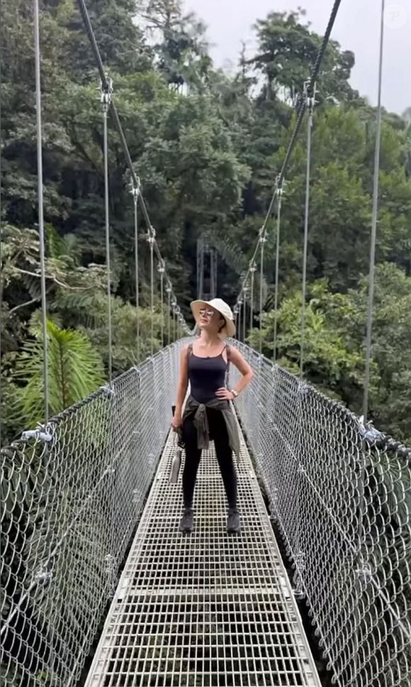 Sandy mostrou que também viajou para a Costa Rica