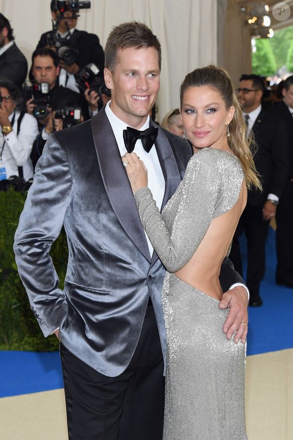 Após 13 anos de casamento, Tom Brady e Gisele Bündchen anunciaram oficialmente o divórcio em 28 de outubro de 2022; Benjamin e Vivian são frutos do ex-casal