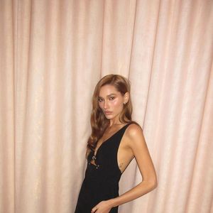 Filha de Xuxa, Sasha Meneghel chama atenção por sua beleza única e sutil