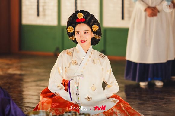Em 'Bon Appétit, Vossa Majestade', ela interpreta a concubina Kang Mok-Ju, disposta a fazer de tudo para ficar com o rei