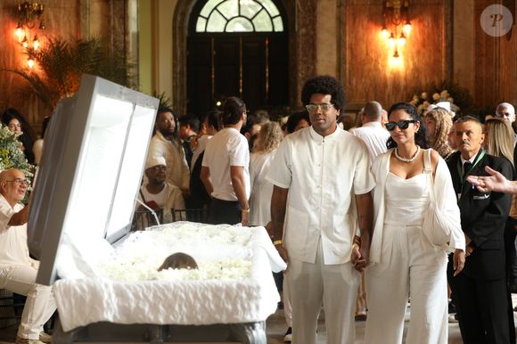 Sobrinho de Preta Gil, João Gil marca presença no velório da famosa, em 25 de julho de 2025.