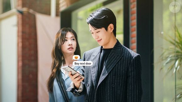 'O Amor Mora ao Lado': uma mulher em busca de recomeço reencontra o amigo de infância com quem teve um passado conturbado