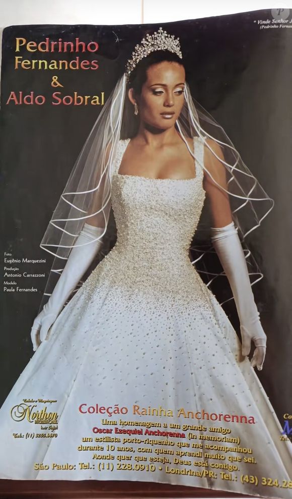 7. Vestido cravejado em pedraria

Esse é a síntese do glamour bridal dos anos 2000. Um vestido que une a sofisticação do corpete todo cravejado com pedrarias miúdas ao romantismo da saia ampla e volumosa. O corte quadrado do decote destaca os ombros e alonga a silhueta. A tiara cravejada e o véu estruturado arrematam o look. O vestido traz a mensagem de uma noiva poderosa, clássica e memorável, uma verdadeira "rainha" da passarela e do altar.