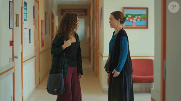 Hatice deixa a filha apreensiva ao contar que irá até a loja de joias para confirmar se a pulseira que Suat lhe deu é de fato uma réplica na novela 'Força de Mulher', no capítulo de terça-feira 4 de março de 2025