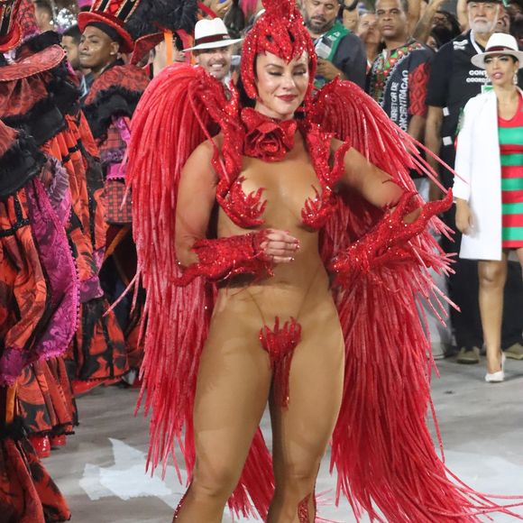 Paolla Oliveira no carnaval 2022: atriz desfilou com fantasia vermelha para representar a Pombagira