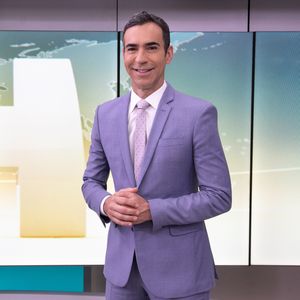 Atualmente César Tralli está atuando à frente do 'Jornal Hoje', da TV Globo.