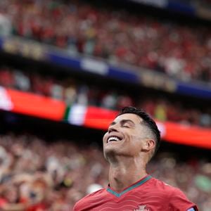 Aos 41 anos, Cristiano Ronaldo mostrou que continua decisivo. O astro português comandou a goleada sobre o Uzbequistão, quebrou recordes e desabafou após as críticas recebidas na estreia da Copa do Mundo