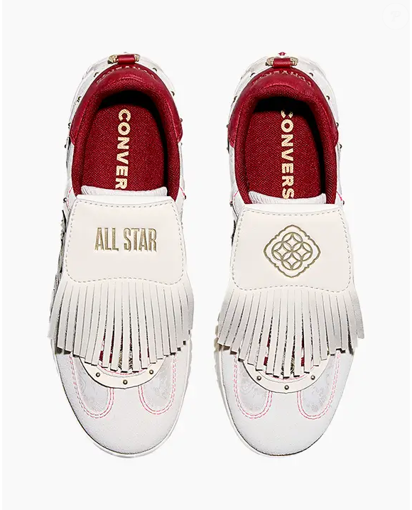 Batizado de Run Star Trainer Ano do Cavalo Cano Baixo Bege, até o fechamento desta matéria, o modelo está com preço de R$ 849,90