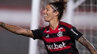 'Tudo mudou': Jogadora do Flamengo Cristiane e sua esposa, Ana Paula, exibem rosto da filha pela primeira vez