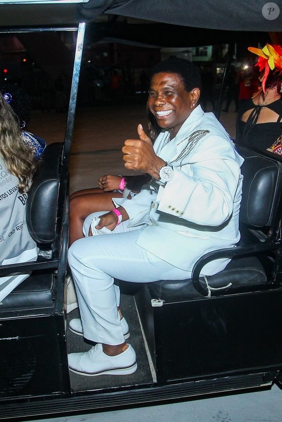 Neguinho da Beija-Flor, hoje com 75 anos, está se aposentando do Carnaval