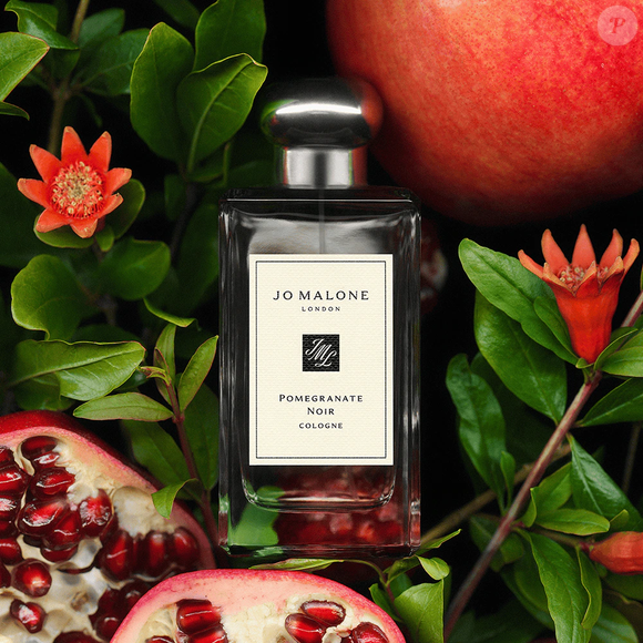 Romã, frutas vermelhas e madeiras defumadas: Pomegranate Noir, da Jo Malone, aposta em uma fragrância enigmática e intensa, com contraste entre frescor, sensualidade e notas amadeiradas