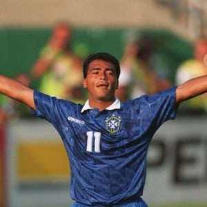Ídolo da Seleção Brasileira, Romário se envolveu em polêmicas sobre seu cargo de senador