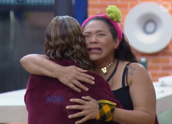 Darlin Ferrattry foi criticada no X após chorar com a desistência de Jonatas Faro em A Fazenda 18. A mãe de Lexa estava entre as participantes mais próximas do ator