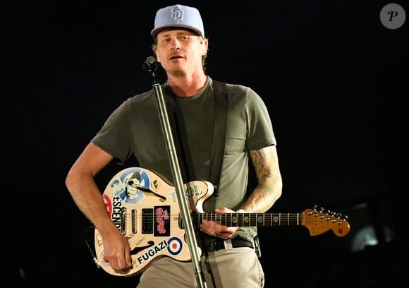 Tom DeLonge, ex-integrante do Blink-182, transformou sua crença em extraterrestres em uma área de atuação e passou a investigar publicamente OVNIs e fenômenos aéreos não identificados