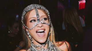 O acessório que dominou camarotes da Sapucaí no Carnaval 2026 tem só 10 letras e destronou colares e brincos