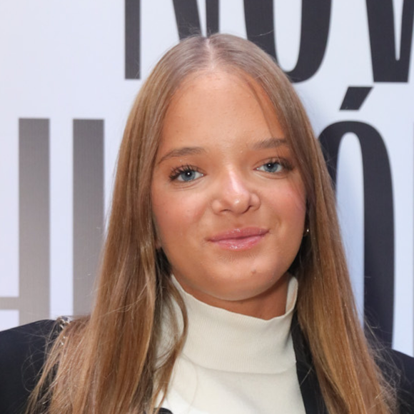 Após sofrer ataques pela aparência, Rafaella Justus esbanja elegância em look casual chic. Fotos!