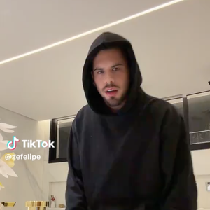 Recentemente, Zé Felipe publicou um vídeo no TikTok de uma trend com a música 'Boa Sorte' de Vanessa da Mata