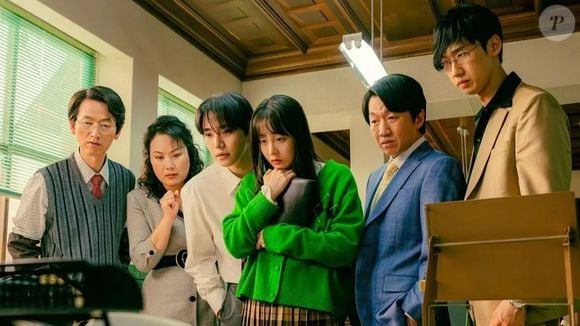 'Typhoon Family' conta a história de Kang Tae-poong, um jovem rico que assume a empresa de trading do pai após a sua morte