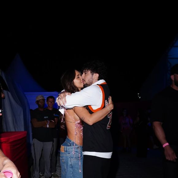 Rafa Kalimann e Nattanzinho deixam de lado superproduções e organizam chá revelação com a própria mão, em fazenda com amigos e família