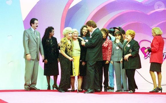 Dercy iniciou sua trajetória em 1922 e atuou sem interrupções por 86 anos, encerrando sua carreira apenas em 2008, ano de sua morte, aos 101 anos de idade