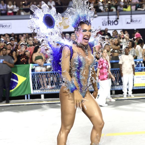 A fantasia de Lore Improta para o desfile foi inspirada no "Chá de Jurema", uma planta sagrada utilizada em rituais indígenas e afro-brasileiros
