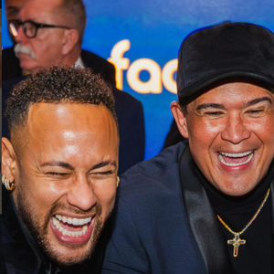 Segundo o Portal Léo Dias, Bruno Avelar é próximo da família de Neymar Jr., transita com Neymar pai e participou de eventos beneficentes do Instituto Projeto Neymar Jr., incluindo o leilão que arrecadou R$ 21 milhões em 2024