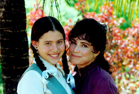 Larissa Queiroz ao lado de Regina Casé em 'Chiquinha Gonzaga'.