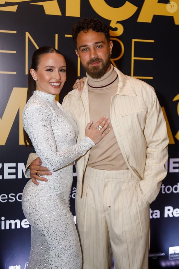 Larissa Manoela e o marido, André Luiz Frambach, foram à pré-estreia do filme 'Traição entre Amigas'