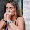 'Deus nunca me colocaria num lugar desse se não fosse para me honrar': presa há mais de 2 meses, Deolane Bezerra envia carta emocionante à mãe