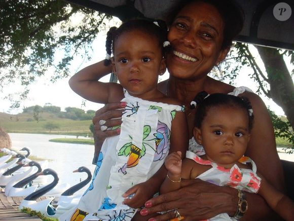 Filha de Gloria Maria, Maria Matta posta fotos de criança com a mãe de forma frequente em sua rede social