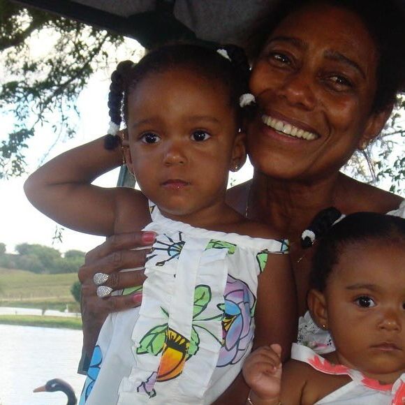 Filha de Gloria Maria, Maria Matta posta fotos de criança com a mãe de forma frequente em sua rede social