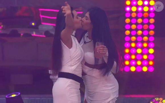 'Selinho' de Jordana e Marciele marcou festa do 'BBB 26' em 11 de abril de 2026