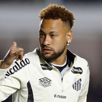 Fora da Copa e eliminado de torneio de pôquer, Neymar já tem dia certo para voltar ao Santos; futuro do jogador pode ser longe da Vila e mais perto dos EUA