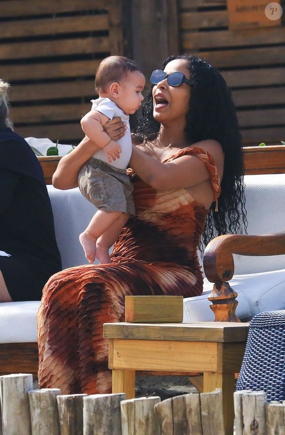 Segundo Lorena, ela passou a noite se sentindo mal e decidiu procurar ajuda médica após a indicação de uma amiga.