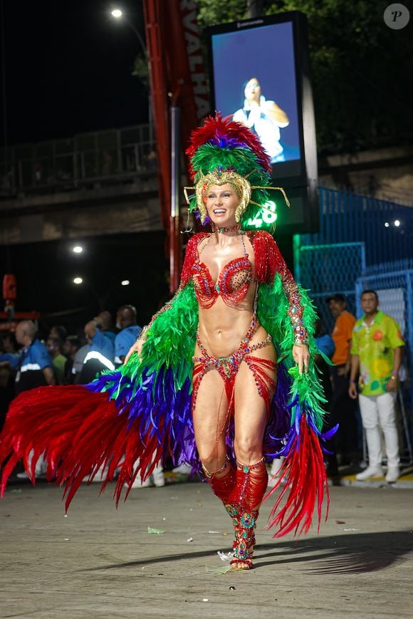Veterana no Carnaval, Lívia Andrade estreou como musa do Acadêmicos do Salgueiro no Carnaval 2026