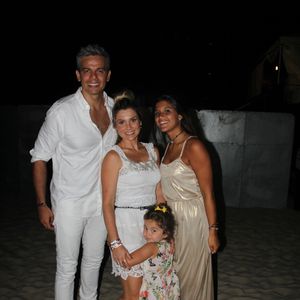 Sempre grudada à mãe, Giulia Costa era destaque em fotos de família