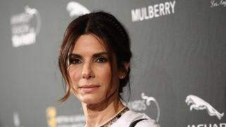 Esta é a dieta exata e a rotina de exercícios de Sandra Bullock aos 61 anos: atriz come frango sem hormônio e é fiel à academia
