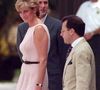 Lady Di também investia em rosa vibrante quando queria comunicar força, presença e autoridade diante das câmeras