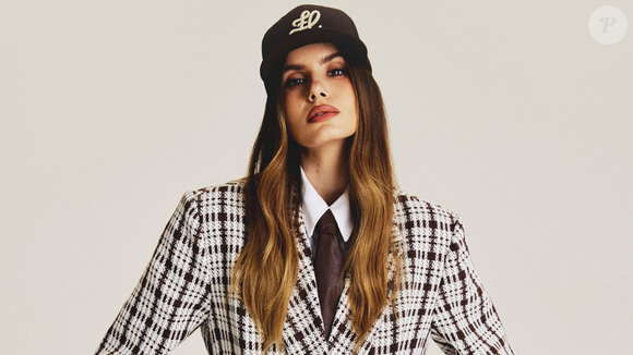Entrevista | 'O glamour eu costumo deixar mais para o trabalho', diferencia Camila Queiroz sobre estilo básico no dia a dia; atriz revela qual peça de Angel guarda como relíquia em casa