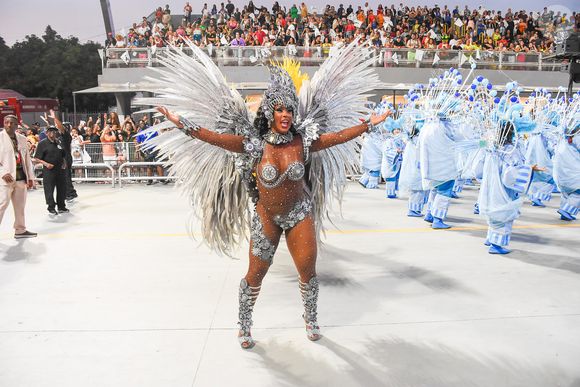Rosiane Pinheiro foi madrinha de bateria da Vai-Vai para o Carnaval 2026 em São Paulo