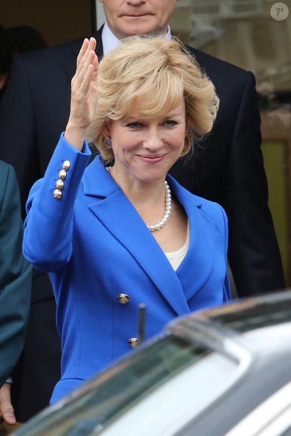 Naomi Watts deu vida à Lady Di no filme 'Diana', e inclusive recebeu prêmio pela sua atuação. A atriz foi indicada ao Oscar duas vezes