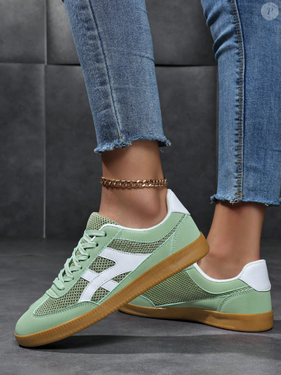 Com solado gum, acabamento vintage e tom verde pastel, o tênis da Shein prova que os modelos casuais seguem dominando os looks de inverno sem abrir mão da personalidade