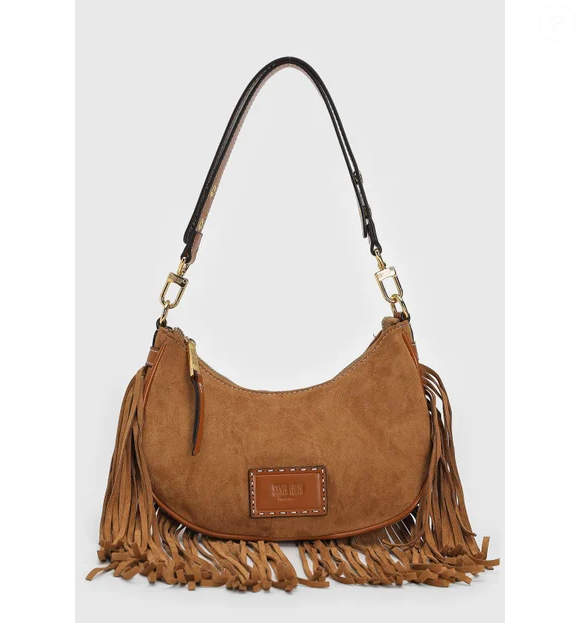 Bolsa Média Franjas Caramelo (Santa Lolla)| R$ 389,98 - em textura que remete à camurça e com franjas nas laterais, a bolsa média da Santa Lolla combina praticidade e estilo boho chic