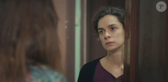 Bahar se aborrece quando descobre o que Yusuf foi capaz de fazer, ao deixar um sutiã no apartamento de Sarp, na novela 'Força de Mulher', no capítulo de 12 de maio de 2025, segunda-feira